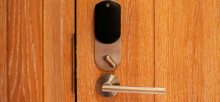 Automatic Locking Door Knob San Marcos